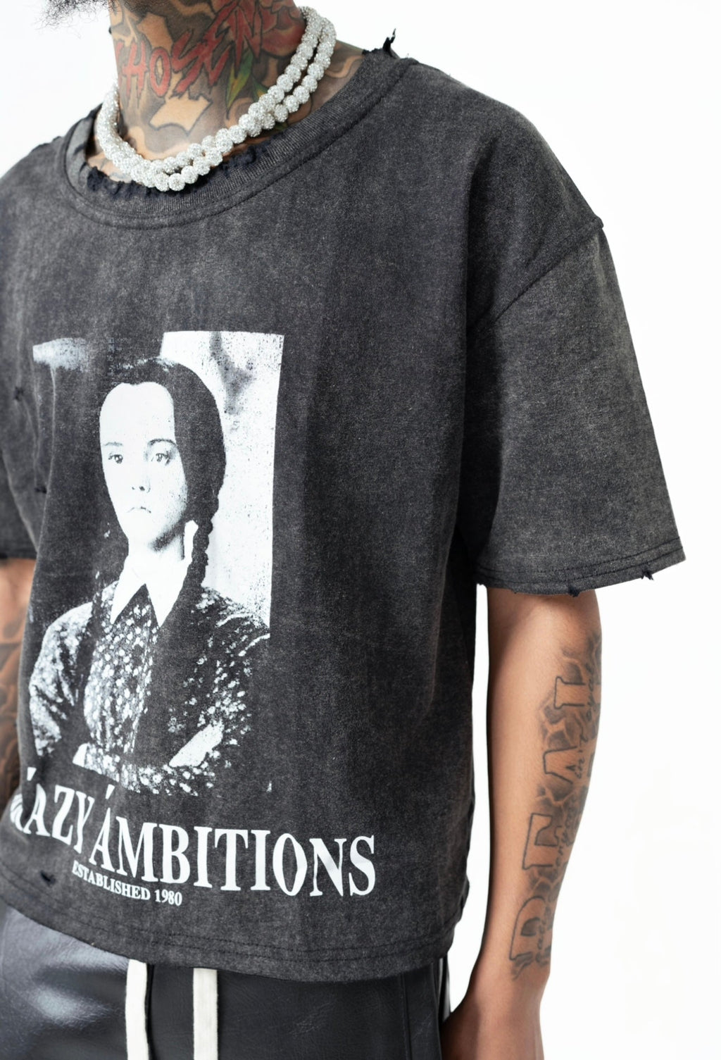 Máison Black Tee