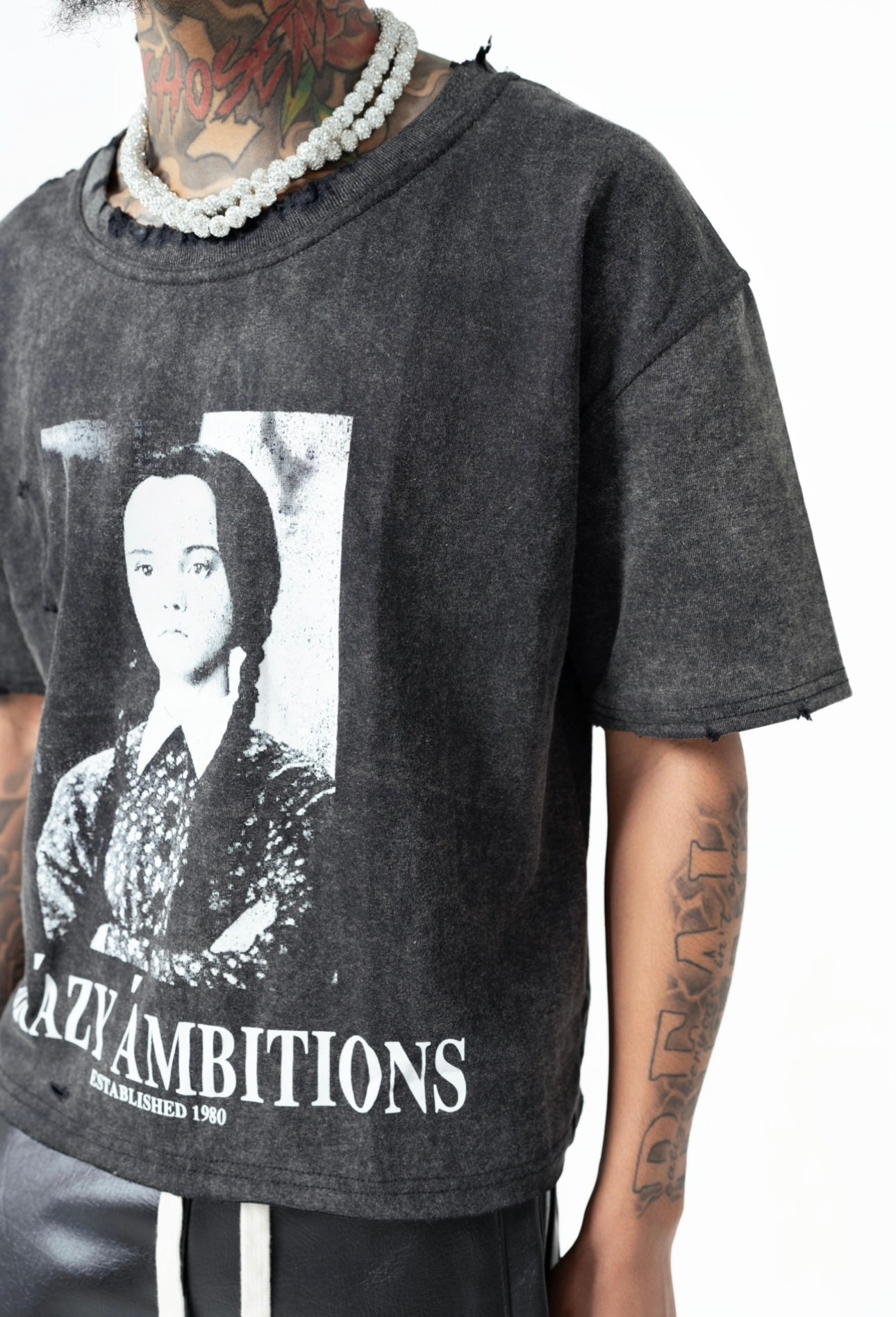 Máison Black Tee