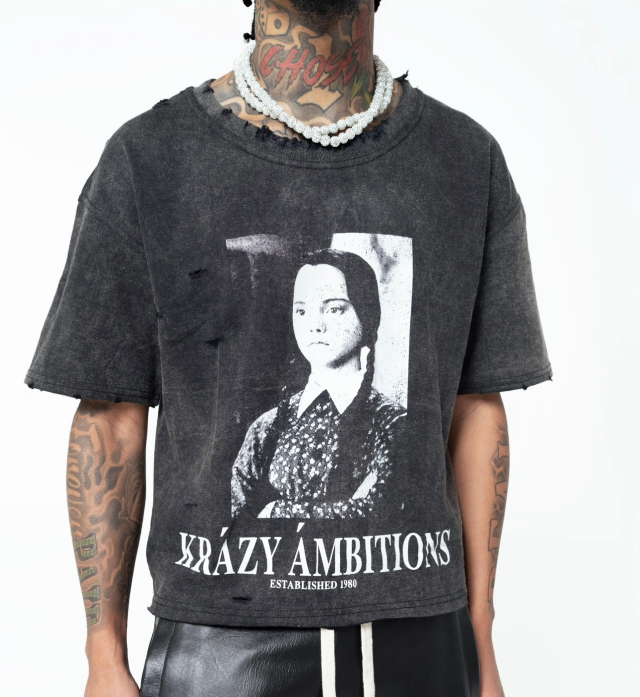 Máison Black Tee