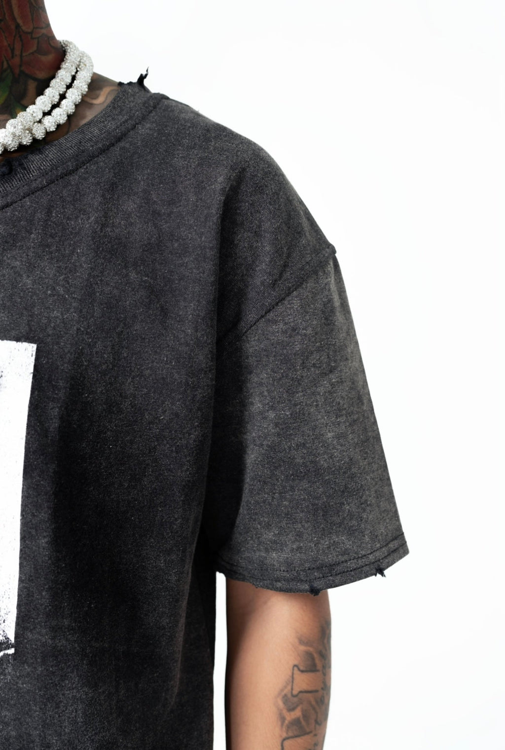 Máison Black Tee